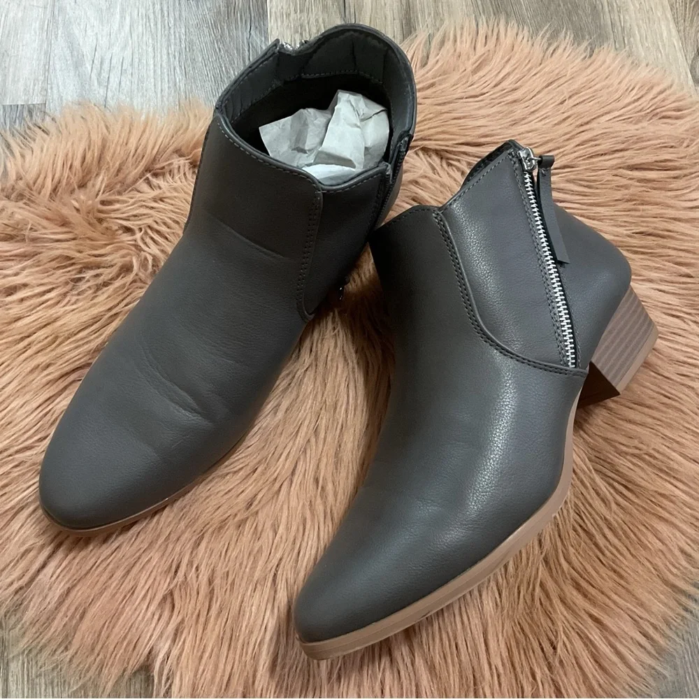 Croft & Borrow Batter Stone Color Gray Bootie Size 9